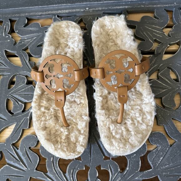 Tory Burch Miller Cloud Shearling Sandals Women’s 7.5 Tan Leather Logo Thong - Picture 2 of 10